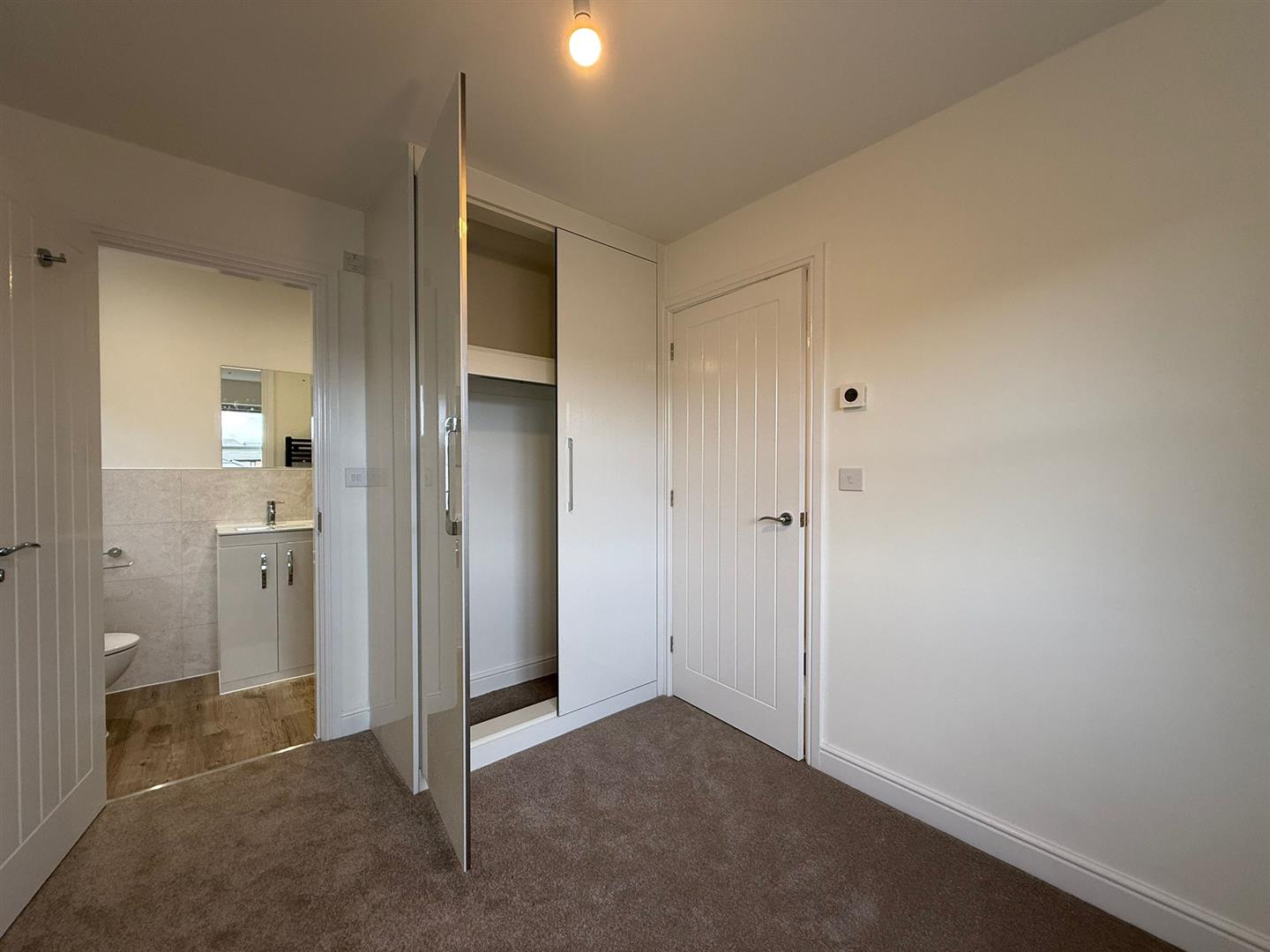 3 Bedroom House To Rent image 11